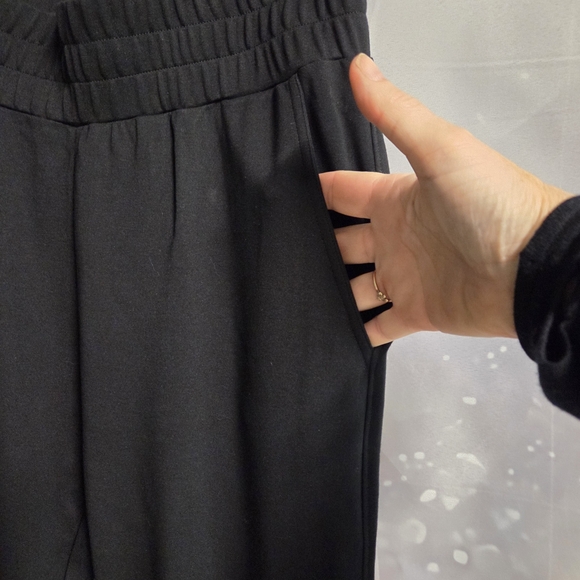 CAbi Black Elastic Waist Pants - Picture 4 of 6